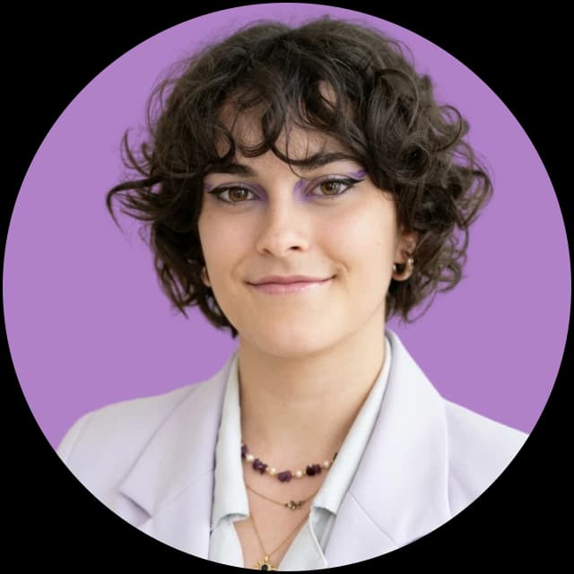 Léa, English and Spanish to French translator