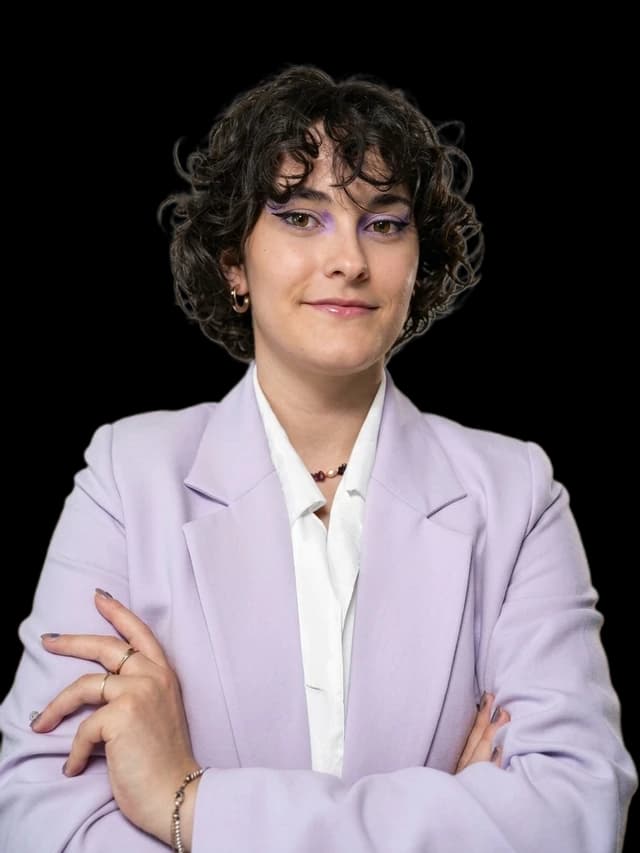 Léa, English and Spanish to French translator